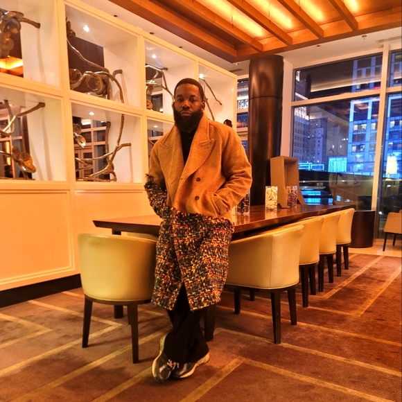 Meet your Posher, Keita - Picture 1 of 2